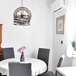 Gogo Apartment *